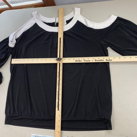 Chicos 2 Cold Shoulder Top Solid Black White Contrast Blouson Going Out Large - Picture 9 of 13